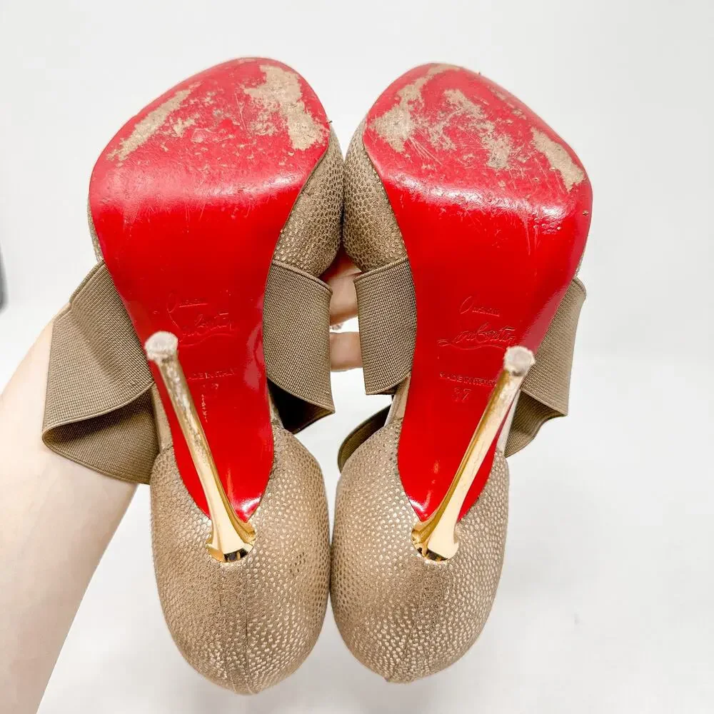 Christian Louboutin Gold Metallic Dotted Textured Big Dorcet Pump Heels EU 37